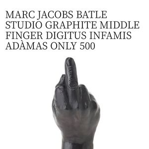 MARC JACOBS BATLE STUDIO GRAPHITE MIDDLE FINGER DIGITUS INFAMIS ADÀMAS ONLY 500
